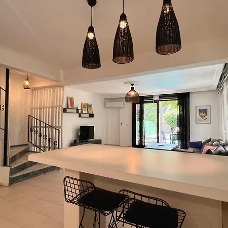 Villa Mossa, 3 Bedroom, Private Pool, Calis
